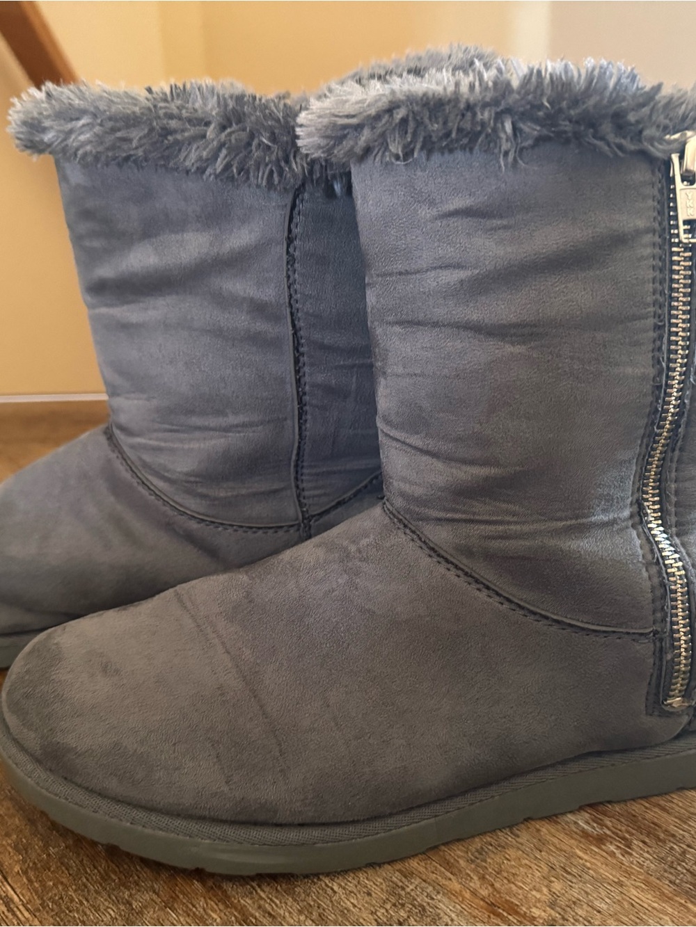 Airwalk Women's Gray Plush-Lined Ankle Boots